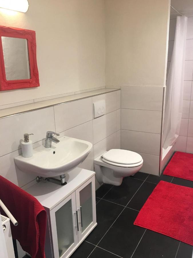 Mayen, Im Moehren, Privatzimmer Nr1, Waldrand, Naehe Nuerburgring & Burg Eltz, Gemeinschaftsbad Exterior foto
